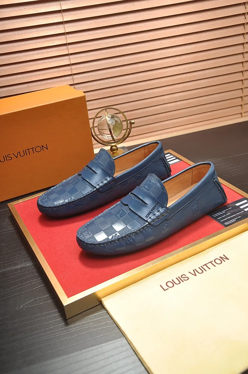 Men's men's shoes 💰420💶 [LV Doudou shoes] (water-dyed cowhide lining) new model is on the market, available on the official website. The new Doudou shoes are processed into single-color materials, and the uppers are made of imported cowhide material. The body of the shoe is fully hemmed with mark thread, and is lined with imported original cowhide leather. The elegant shoe shape is super suitable for all-matching, and the size is 38-44.